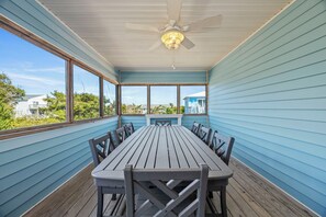 Dining - Charming 4BR Cottage | Walk to Beach | Outdoor Space | Atlantic Beach (Atlantic Beach)