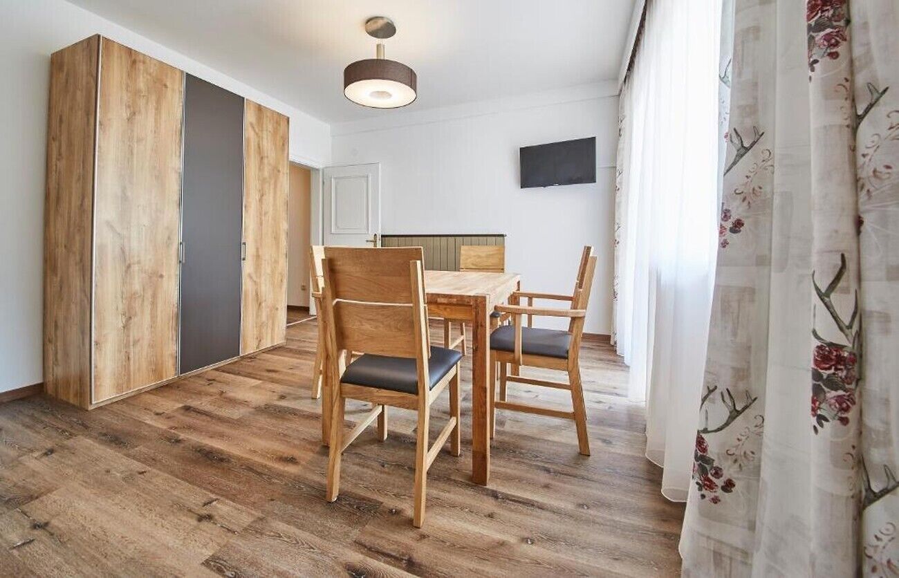 Condo Confort, balcon, vue sur la montagne | Restauration