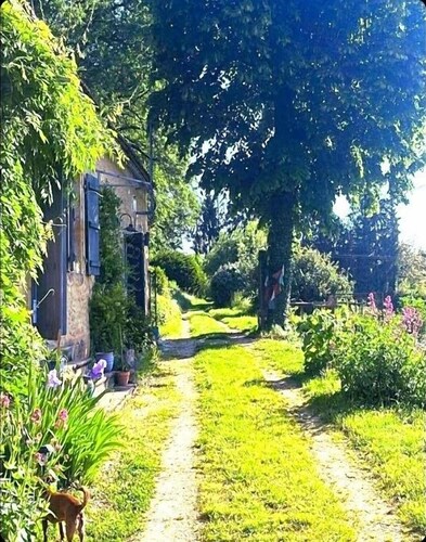 La ferme de Belcayre: gîte LA FERME 145m2, 6pers-3ch with swimming pool, river, 