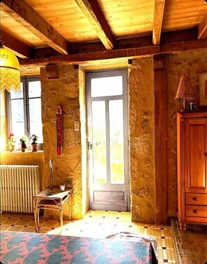 Interior - THE FARM: 145m2, 6 pers-3 bedrooms swimming pool/river/isolated/ Montignac Lascaux at 9.2km (Saint-Léon-sur-Vézère)