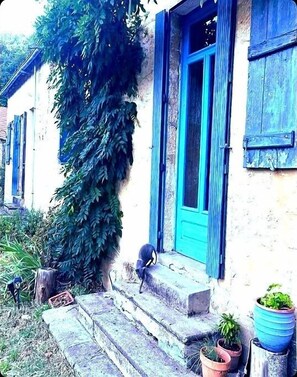 Exterior detail - THE FARM: 145m2, 6 pers-3 bedrooms swimming pool/river/isolated/ Montignac Lascaux at 9.2km (Saint-Léon-sur-Vézère)