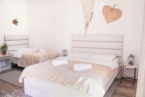 Iron/ironing board, WiFi, bed sheets - Waikiki Beach House Studio Apartment (Tivat)