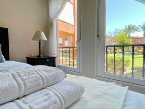 Room - Pool view private terrace ground floor Mijas Costa with barbecue by Solrentspain (Mijas Costa)