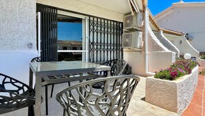 Outdoor dining - RIVIERA PLAYA 200m to the beach in Riviera del Sol, Mijas Costa (Mijas Costa)