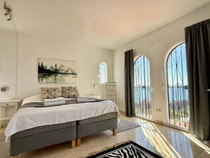 Bügeleisen/Bügelbrett, Reisekinderbett, kostenloses WLAN, Bettwäsche