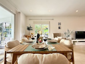 Dining - Finca Moderna w/Private Pool & Views/Tolox (Tolox)