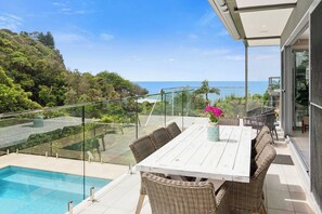 Outdoor dining - Seacliff Beach Escape Private Pool and Ocean Views (Coalcliff)