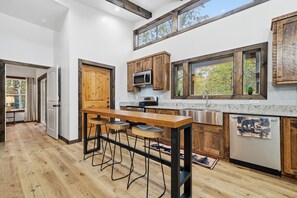 Private kitchen - Serene Ellijay Getaway with Coffee Bar, Two Fireplaces, Hot Tub, Games  + Resort (Ellijay)