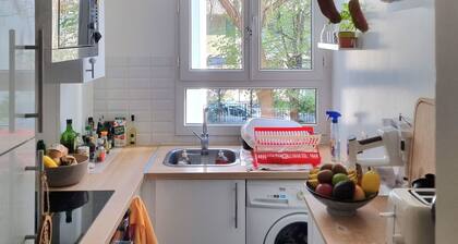Bel appartement paris 19
1mn a pied du métro porte des lilas
Calme et agréable.