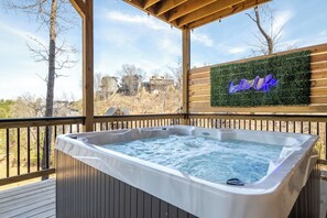 Outdoor spa tub - Elegant 3BD Near Lake | Arcades + Hot Tub + VIEWS! (Sevierville)