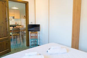 2 chambres, fer et planche à repasser, draps fournis
