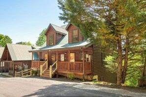 Exterior - *Relaxing 5BD Lodge w/ VIEWS | Games + Hot Tub* (Sevierville)