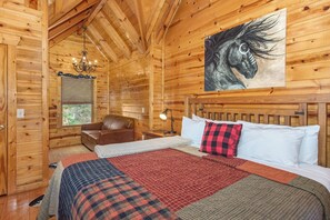 Desk, iron/ironing board, travel cot, free WiFi - *Relaxing 5BD Lodge w/ VIEWS | Games + Hot Tub* (Sevierville)