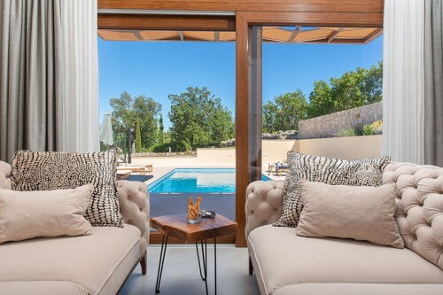 Serene Villa Retreat by the Beach
