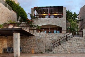 Holiday Home Exterior [summer] - Elegant Villa for 4 in Agia Pelagia (Agia Pelagia)