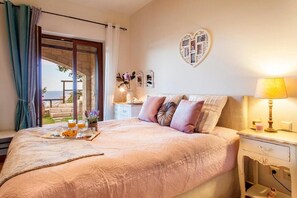 Bedroom - Elegant Villa for 4 in Agia Pelagia (Agia Pelagia)