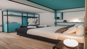 Ein modernes Schlafzimmer mit Bett, integrierten Stauraumlösungen und einem Nachttisch.