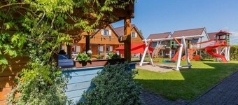 Maisons de vacances à deux étages avec piscine