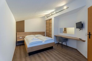 コンフォート コンドミニアム バルコニー マウンテンビュー | 遮光カーテン、防音設備、WiFi (無料)