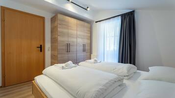 Familie appartement, balkon, uitzicht op bergen | Verduisterende gordijnen, geluiddichte muren, gratis wifi