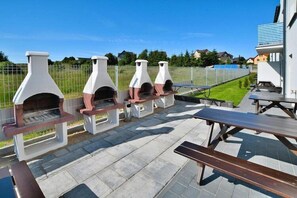 تناول الطعام بالخارج