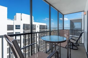 Outdoor dining - 🏖️Water Views | Steps to Beach | Beachfront Complex | Island Winds Penthouse 1 (Fort Myers Beach)