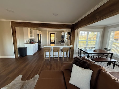 Living area. Pa’s House is an enjoyable, entirely remodeled, 2-bedroom farmhouse near Anna.