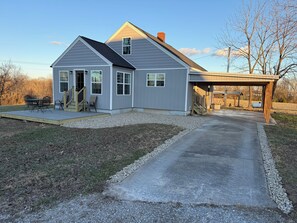 Exterior - Pa’s House is an enjoyable, entirely remodeled, 2-bedroom farmhouse near Anna. (Anna)