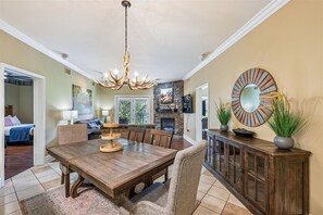 Dining - Baskins Creek 113 🦌 Welcoming Condo | Pool, Hot Tub & Balcony 🏔️ (Gatlinburg)