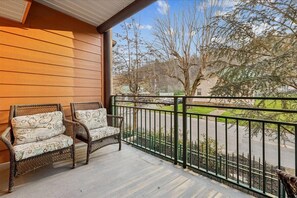 Terrace/patio - Baskins Creek 111 🌲 Welcoming Retreat | Pool, Hot Tub & Fireplace ✨ (Gatlinburg)