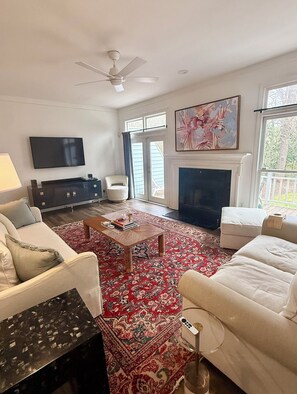 Living area - Stylish 2-Suite Home in Virginia Highland - Perfect for Work Travel (Atlanta)