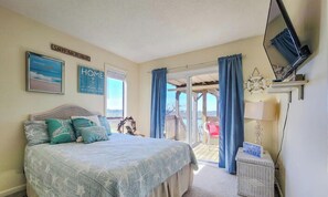 5 bedrooms, WiFi, bed sheets - Jubilee Retreat | Hot Tub Nights & Dock Days (North Topsail Beach)