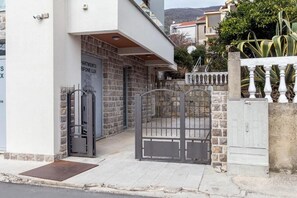 Exterior - Double Room with AC in Charming Đenovići (Đenovići)