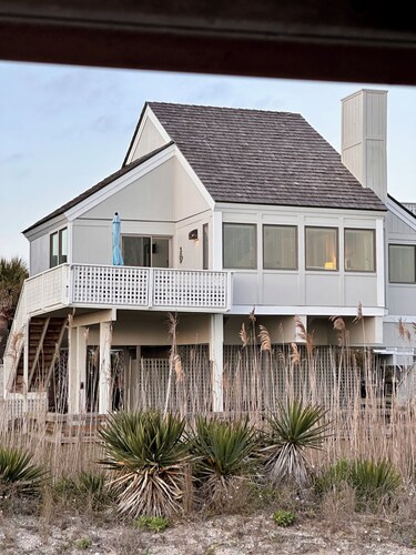New to VRBO-Bald Head Island Oceanfront Coastal Retreat with BHI club access