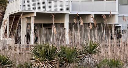 New to VRBO-Bald Head Island Oceanfront Coastal Retreat with BHI club access