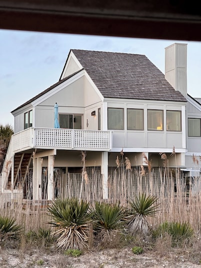 New to VRBO-Bald Head Island Oceanfront Coastal Retreat with BHI club access