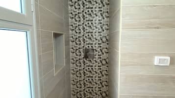 Studio Suite Standar, pemandangan kebun | Kamar mandi