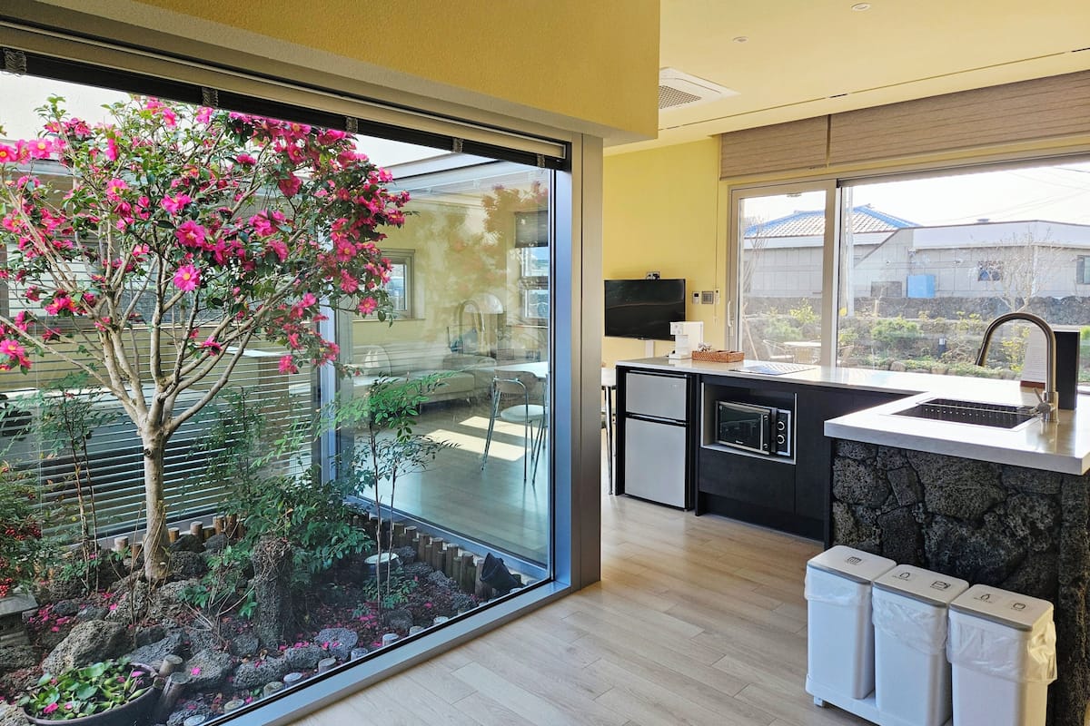 House, Balcony, Courtyard View | Room amenity