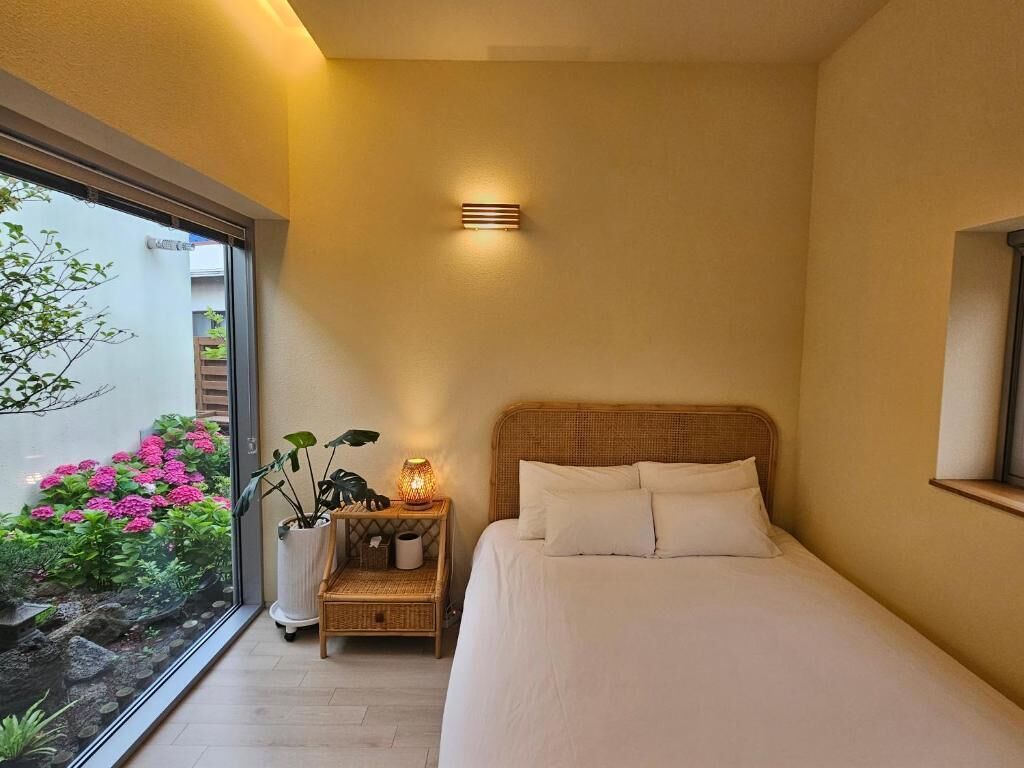 Ferienhaus, Balkon, Blick auf den Innenhof