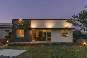 Ferienhaus, Balkon, Blick auf den Innenhof | Aussenbereich