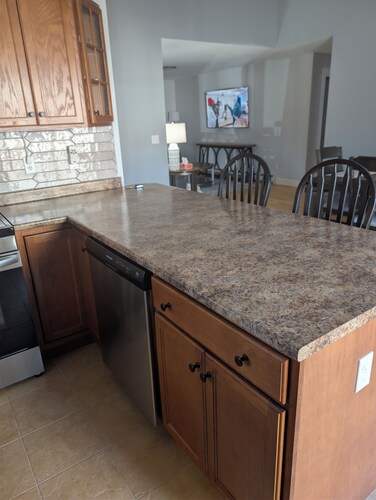 Cozy 2-bedroom condo in gorgeous Westbrook with AC