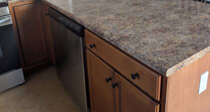 Cozy 2-bedroom condo in gorgeous Westbrook with AC