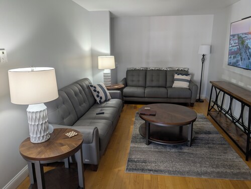 Cozy 2-bedroom condo in gorgeous Westbrook with AC