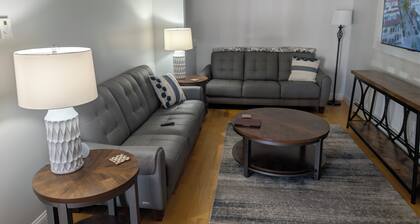 Cozy 2-bedroom condo in gorgeous Westbrook with AC