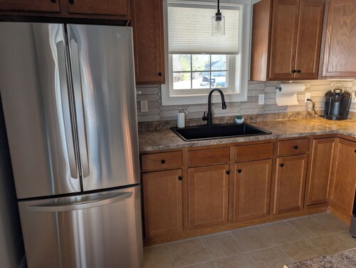 Cozy 2-bedroom condo in gorgeous Westbrook with AC