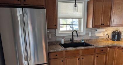Cozy 2-bedroom condo in gorgeous Westbrook with AC