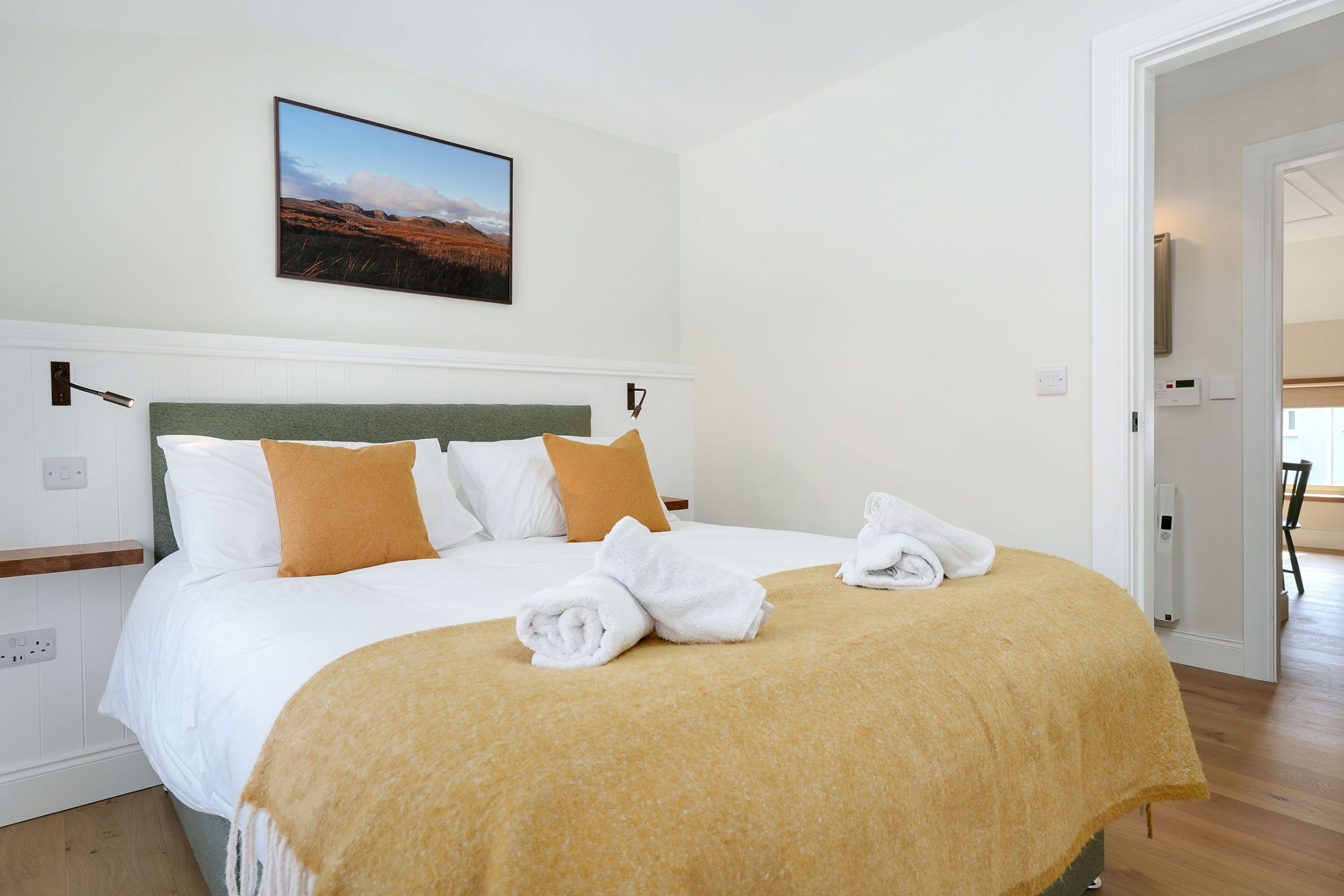 Iron/ironing board, Internet, bed sheets