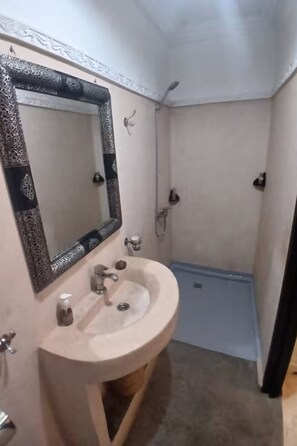 Shower, hair dryer, towels, shampoo - Villa Marine | 4 Bedrooms | Private Heated Pool 28°C (Marrakech)