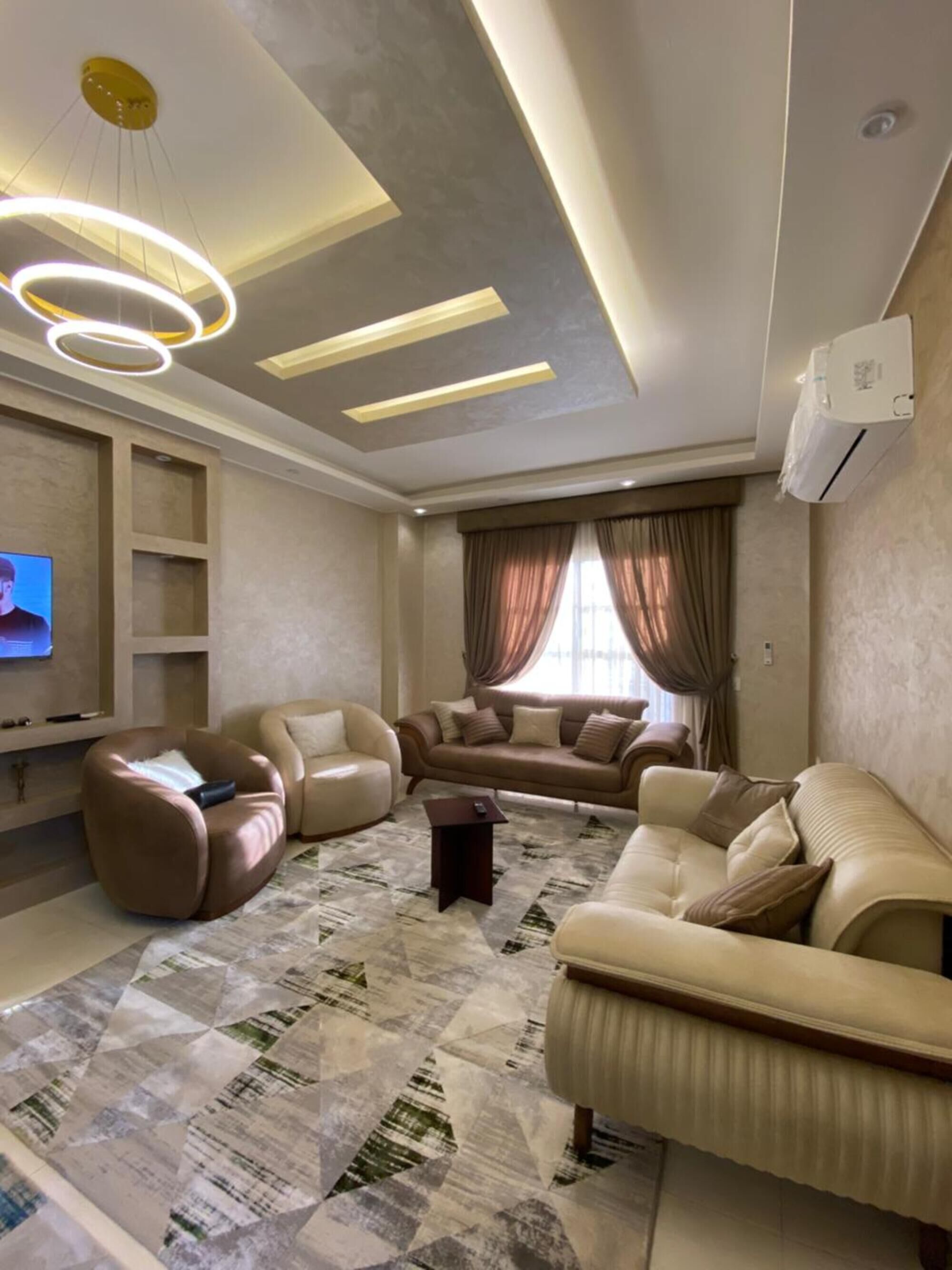 Familielejlighed - udsigt til have | Opholdsområde