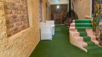 Familielejlighed - udsigt til have | Interiør